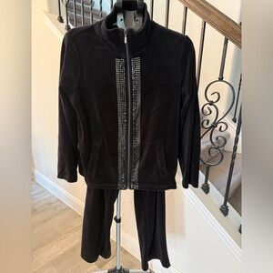 Onque Casuals 2 pc Black Velour set w/Studded Front- (May fit larger than Lg)